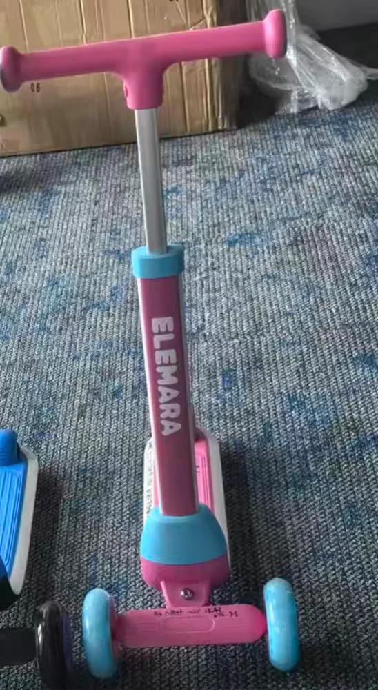 ELEMARA 3-Wheel Light-Up Scooter